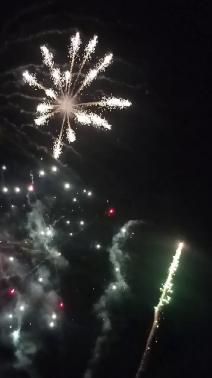 Spectacle pyrotechnique dans un château
